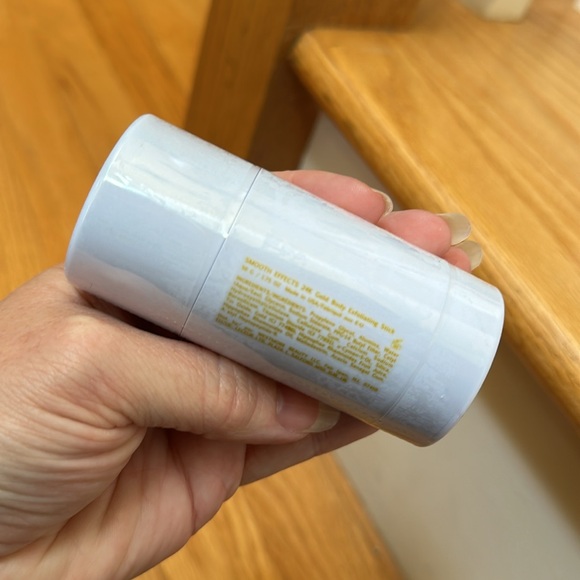 New Westmore Beauty Smooth Effects 24k Gold Body Exfoliating Stick - Picture 4 of 4